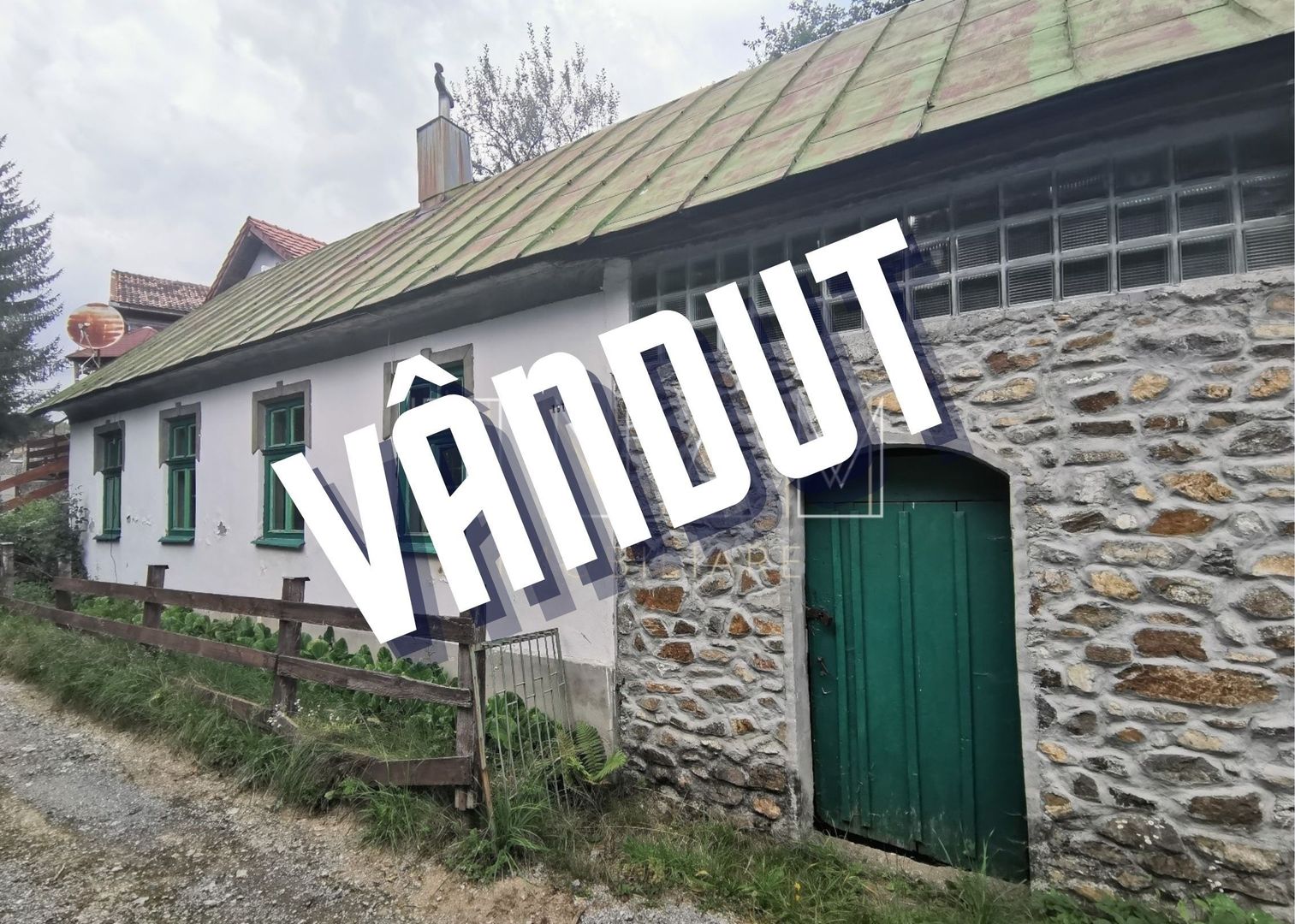 **VANDUT** Casă, Gărâna, munții Semenic, la doi pași de Scenă - Poză 1