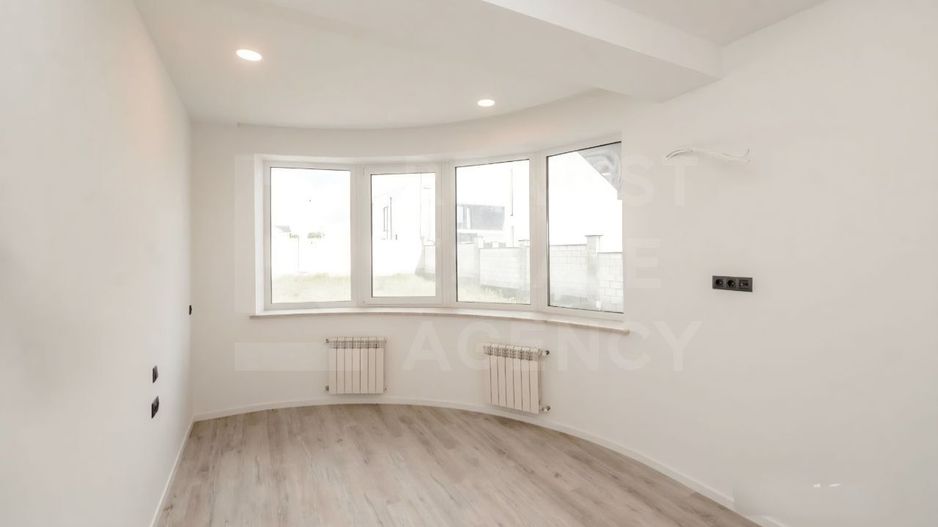 Vânzare, casă,  in 2 nivele, Poiana Domneasca. - Poză 19