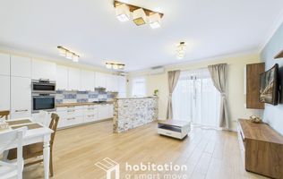Apartament spațios cu curte și garaj – confortul unei case moderne