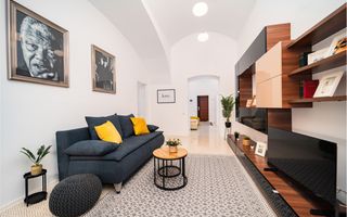 Apartament renovat in cladire istorica - Poză 2