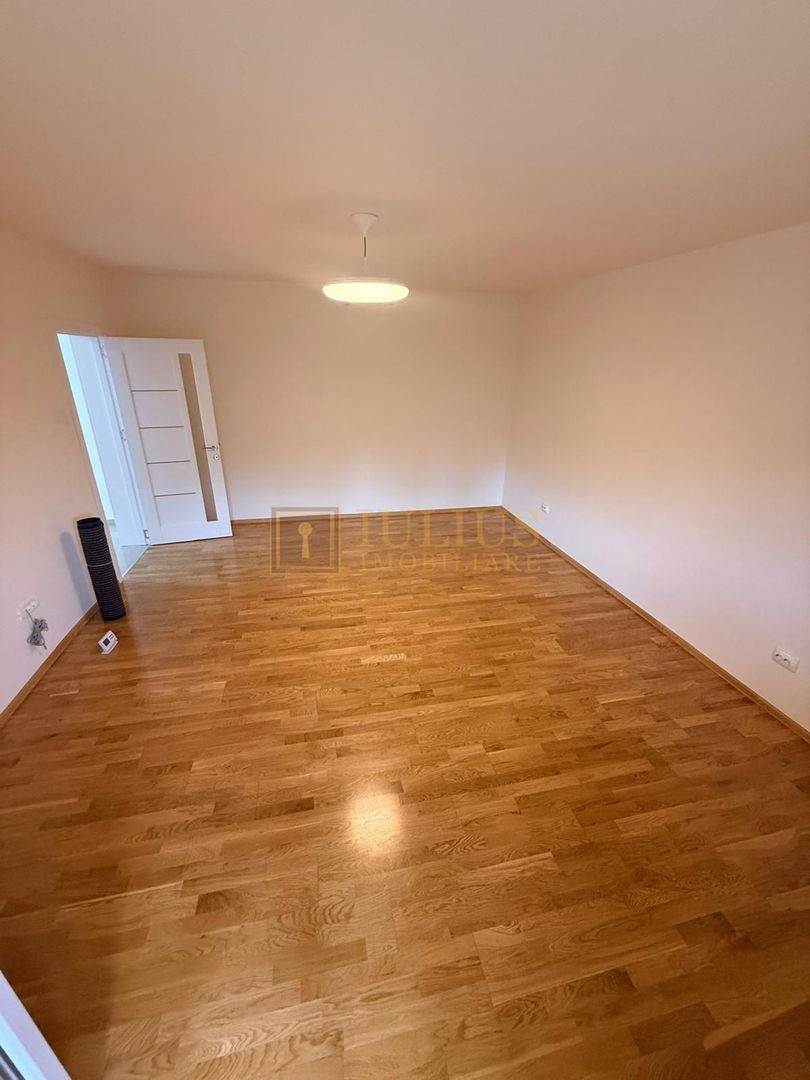 Recent renovat| 2 camere| garaj, et.2| lift| balcon 12 mp. - Poză 3