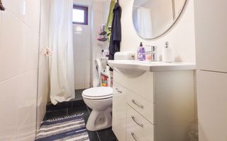 Casă spațioasă de vânzare – Strada Republicii nr. 105, Dragomirești - Poză 21