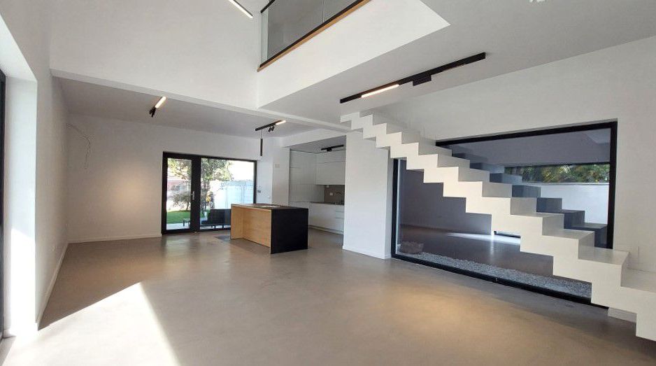 O casa simpla alba dar totusi sofisticata zona Pipera - Poză 11