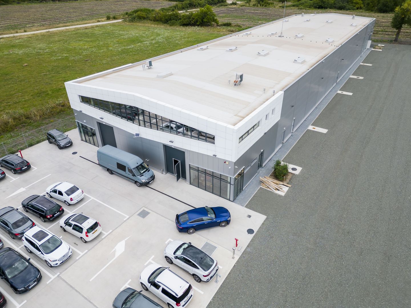 Hală industrială cu teren de 7330mp zona Aeroport - Poză 1