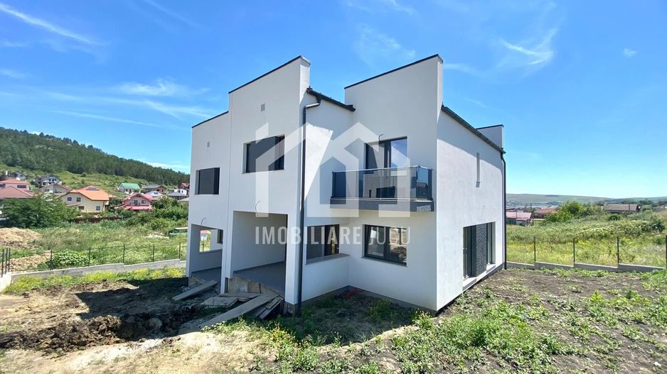 Casa tip duplex cu 4 camere, Campenesti - Poză 1
