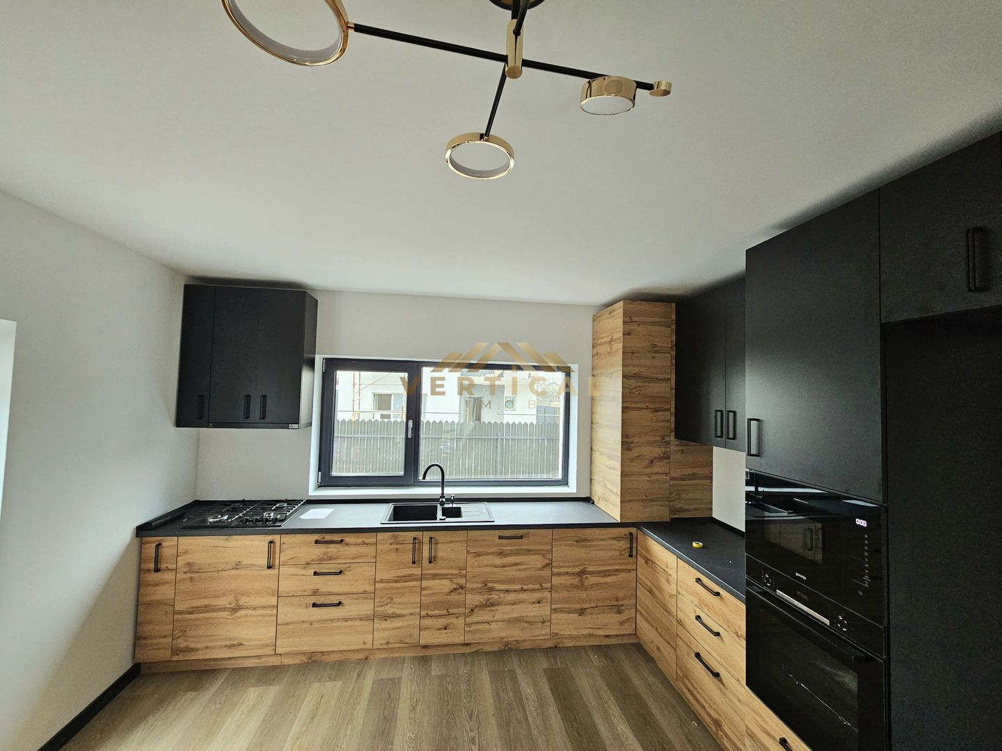 Casa 4 camere | 3 bai | centrul comunei Berceni - Poză 5