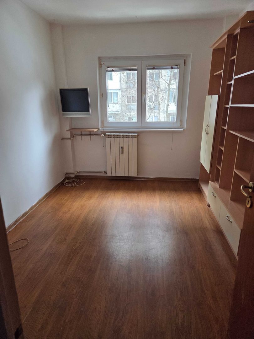Vand apartament 3 camere decomandat Militari - Poză 2