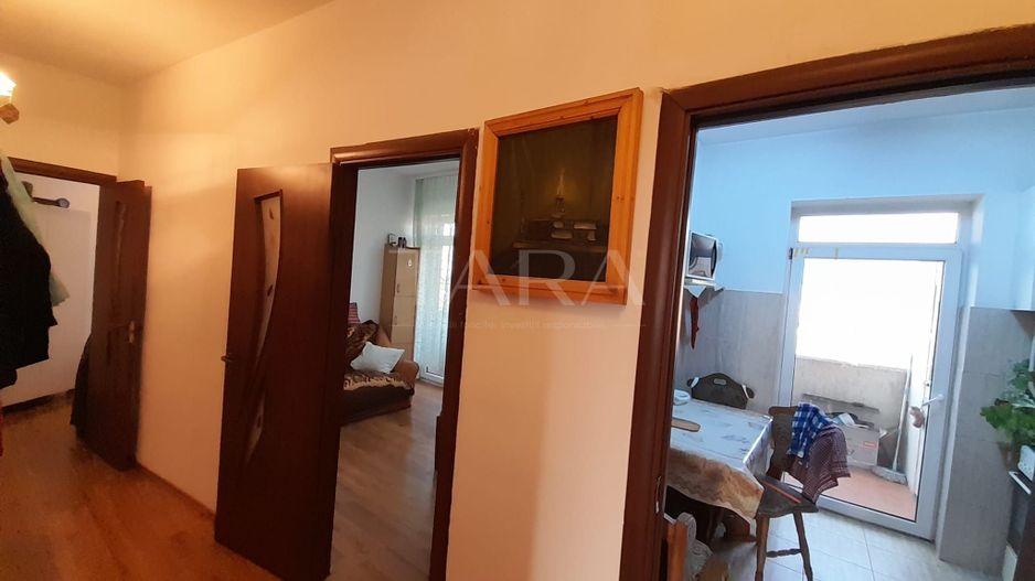 Apartament cu 3 camere în zonă centrală, compartimentat eficient. - Poză 1