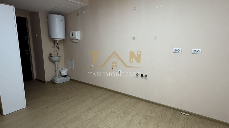 Spatiu Comercial in apropierea Consiliulului Judetean  Comision 0 - Poză 4