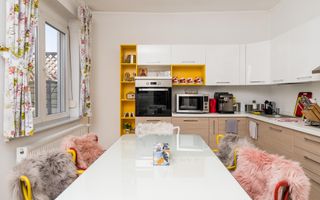 Casă 5 camere | Bul.Vasile Milea , Sibiu | 200 mp, curte - Poză 5