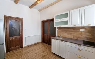 Casă individuală complet renovată, situată în centrul istoric al Brașo - Poză 4