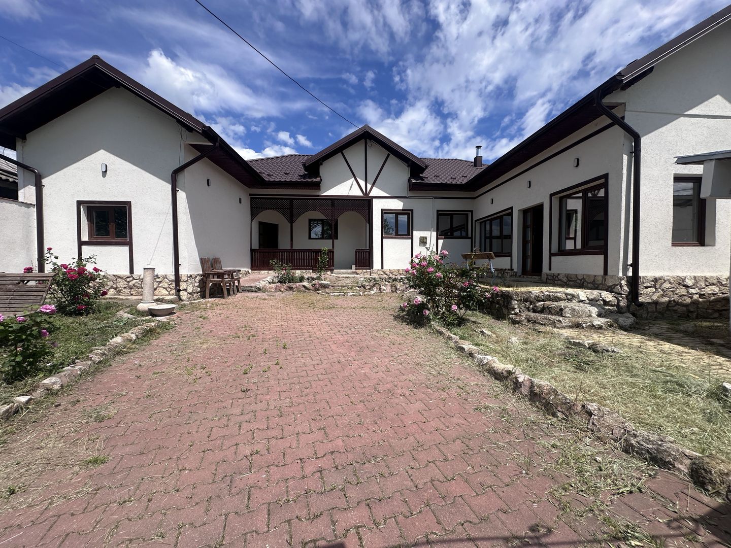 Între dealuri, viță de vie și liniște deplină! Vanzare casa in Prahova - Poză 1