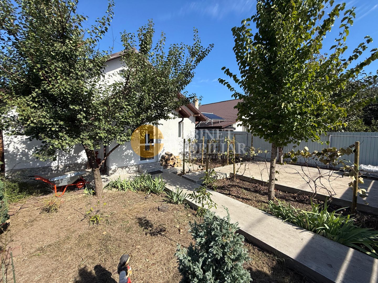 Aroneanu - Casa la asfalt - 420mp teren - 3 camere - Canalizare - Poză 2