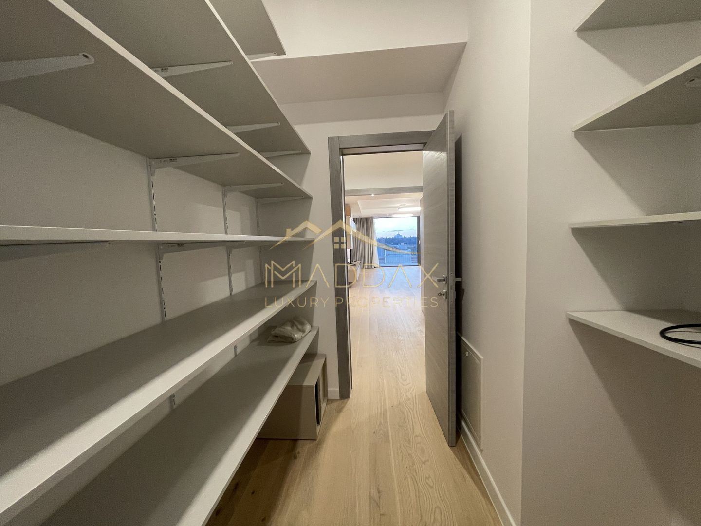 **APARTAMENT ELEGANT** FLOREASCA **CU VEDERE SPECTACULOASA CATRE LAC - Poză 23