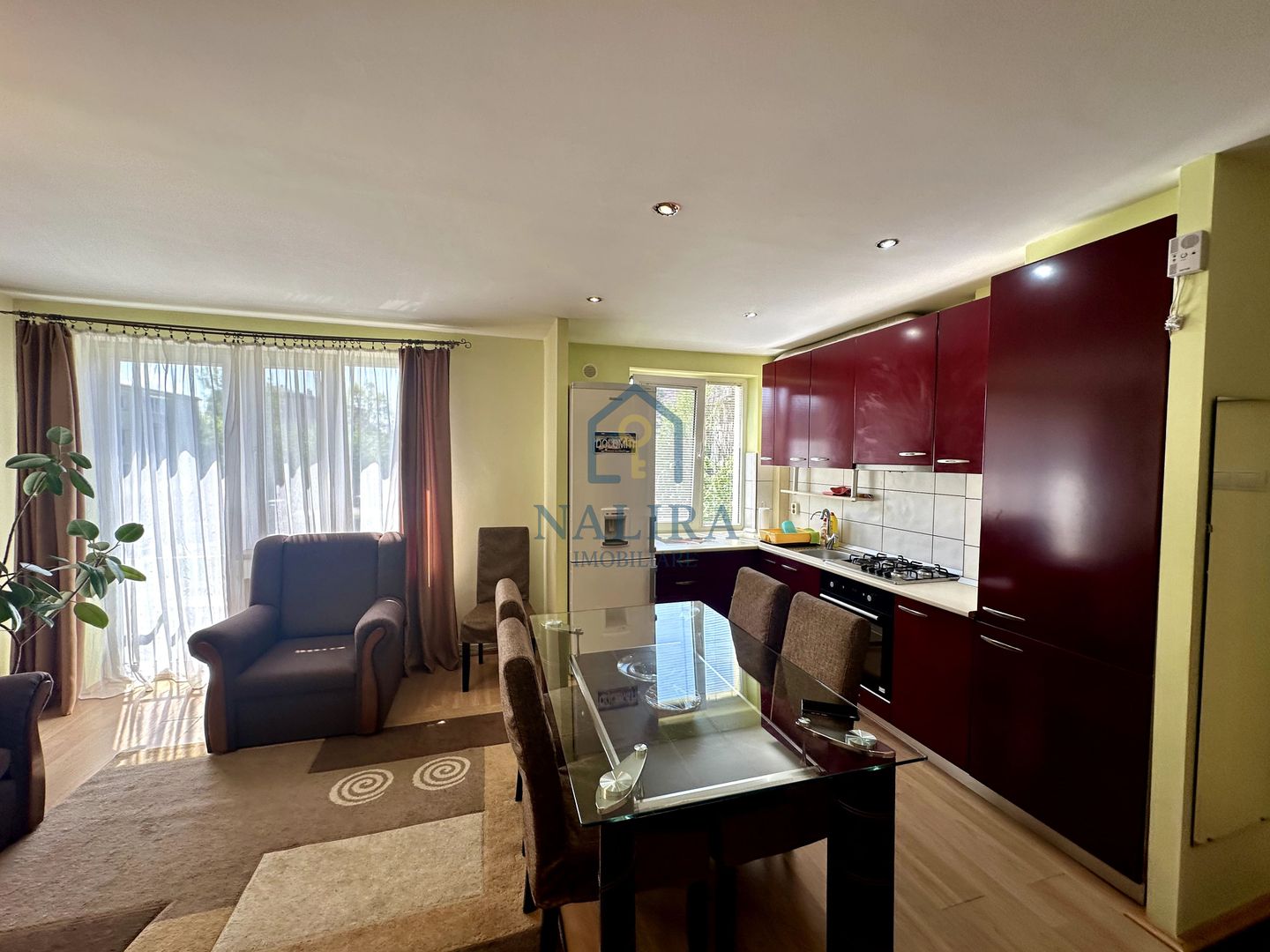 Apartament 3 camere de închiriat – zonă centrală - Poză 2