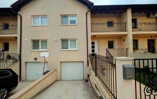 Casă tip înșiruit, D+P+M, 4 camere, garaj, 214 mp teren, zona Centru