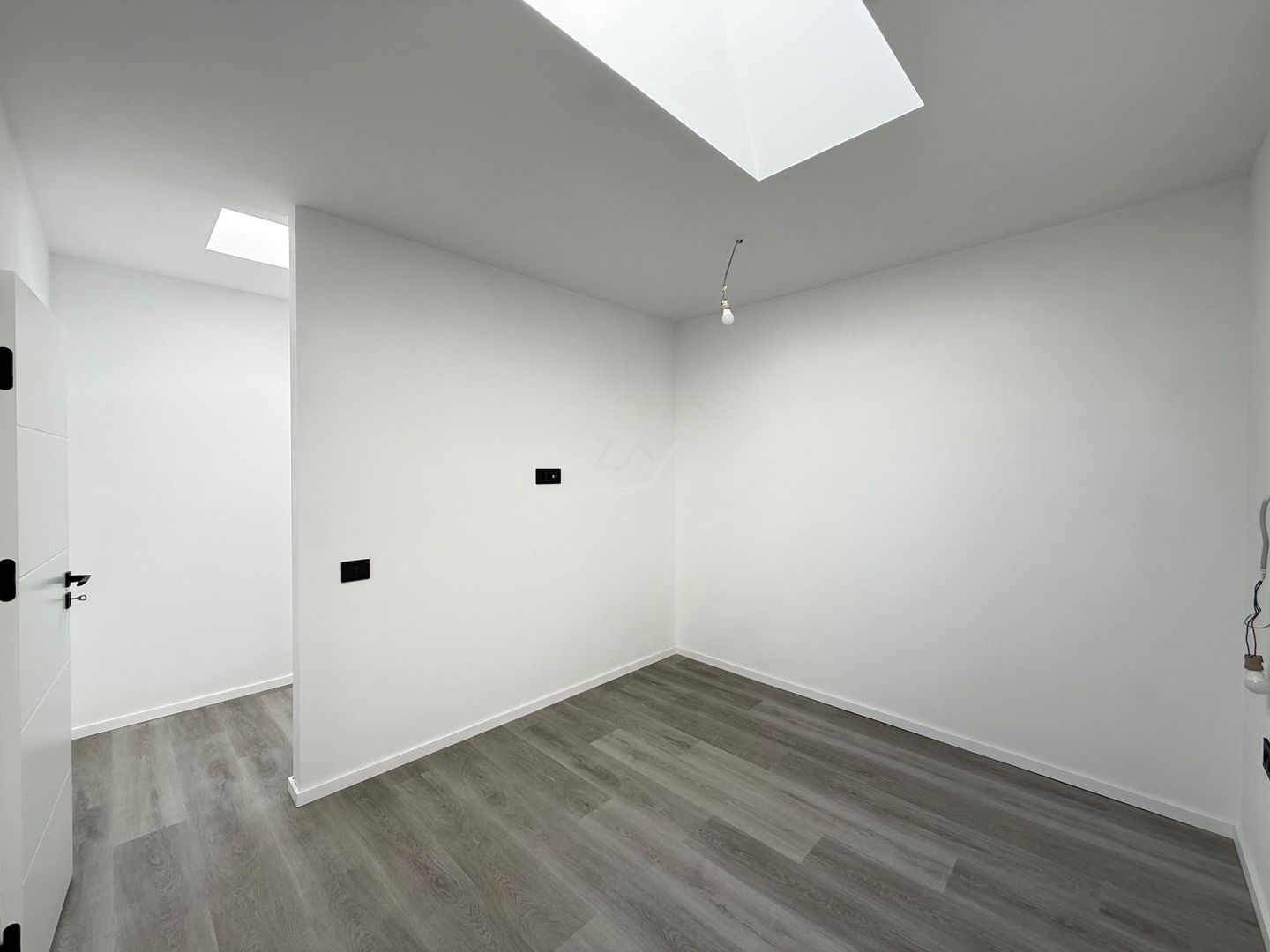 Ap pe 2 niveluri. 3 camere, 2 bai. 2 locuri de parcare. - Poză 13