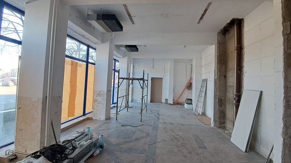 Spatiu comercial vitrina de 20 M - Metrou Eroii Revolutiei S143 - Poză 23