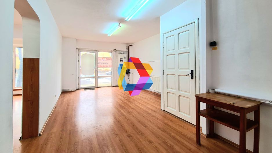 Spatiu comercial de vânzare cu vad Brașov - 57 mp # plus-imo.ro - Poză 1