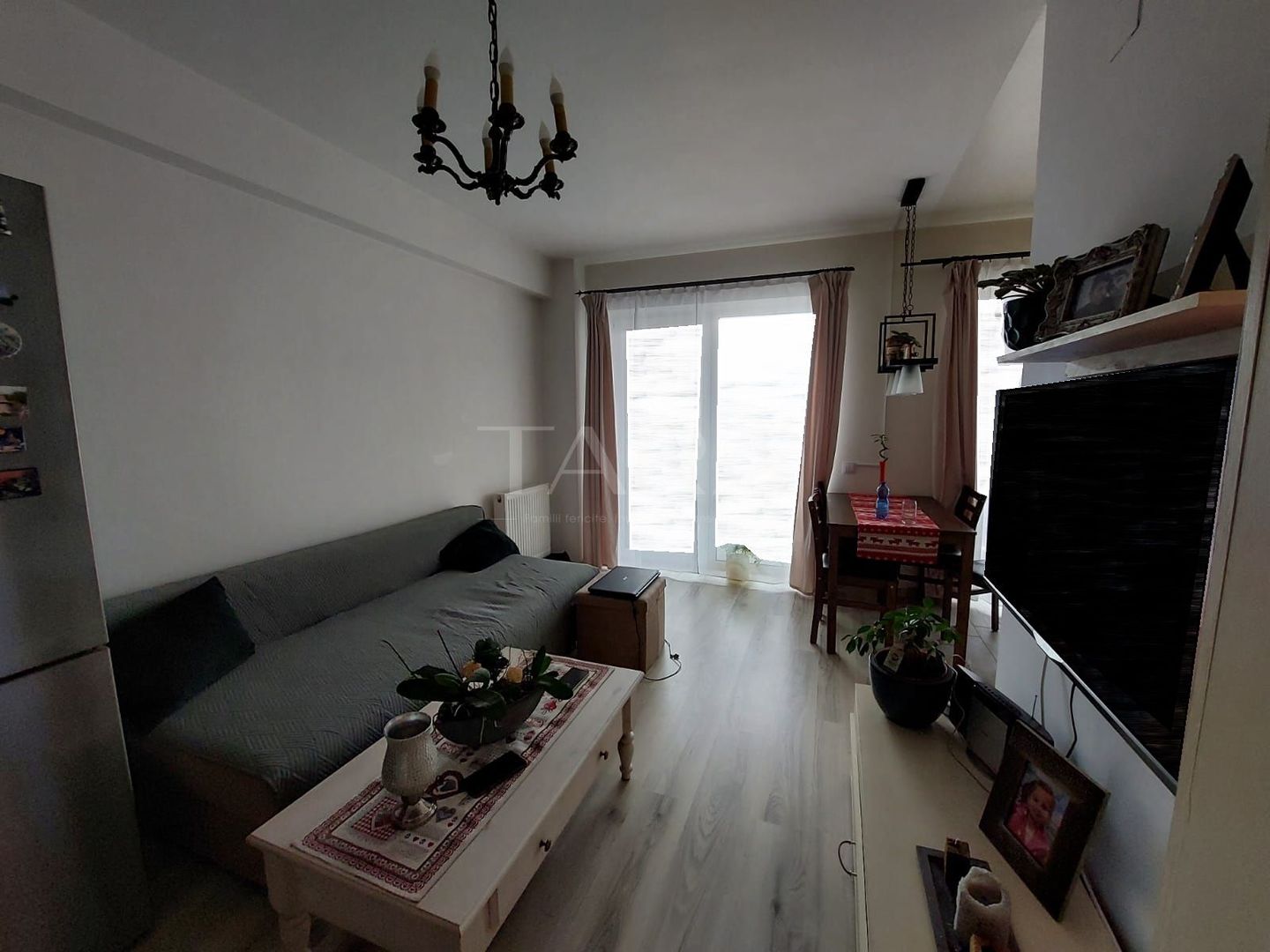 Apartament cu 3 camere – confort și locație excelentă în zona Florilor - Poză 2