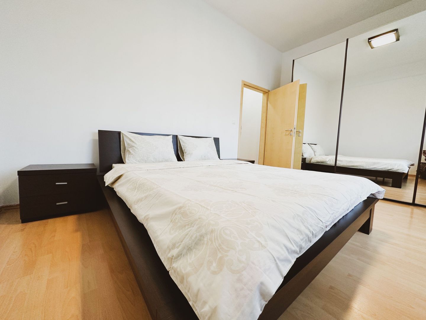 3 camere | 81 mp + 10 mp terasa | Parcare & Lift | Jandarmerie - Garii - Poză 6