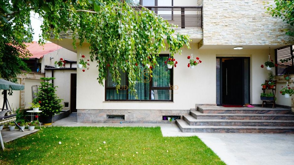 Vila deosebita cu 6 camere, zona Aparatorii Patriei, Sector 4 - Poză 1