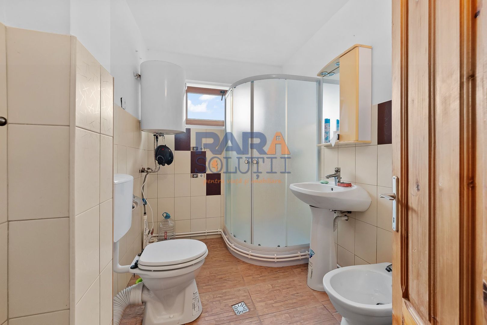 Vilă cu 6 dormitoare, 2 garaje, anexe multiple - 2076 mp teren - Poză 14