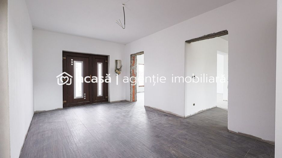 Casă nouă, impunătoare și luminoasă, construită cu griijă la detalii. - Poză 8