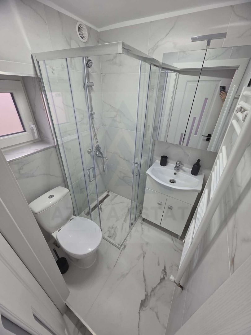 Garsoniera moderna la casa cu curte prima inchiriere in zona Strand - Poză 6