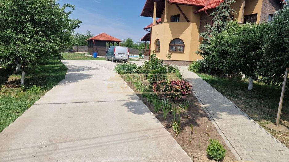 Proprietate deosebita, ocazie de investitie, la 20 km de Botosani - Poză 2