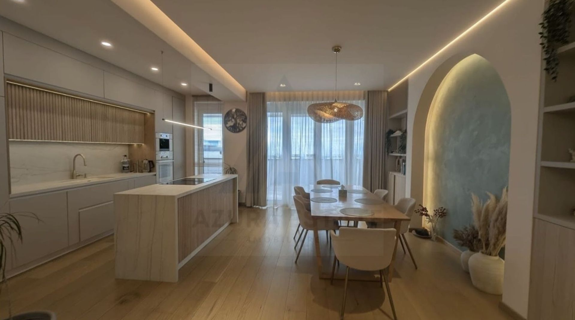 Penthouse 133 mp utili 4 camere 2 terase loc parcare in zona Centrala - Poză 1