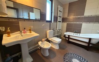 Casă/Vilă de vânzare în comuna Târgu Trotuș, județul Bacău. - Poză 10