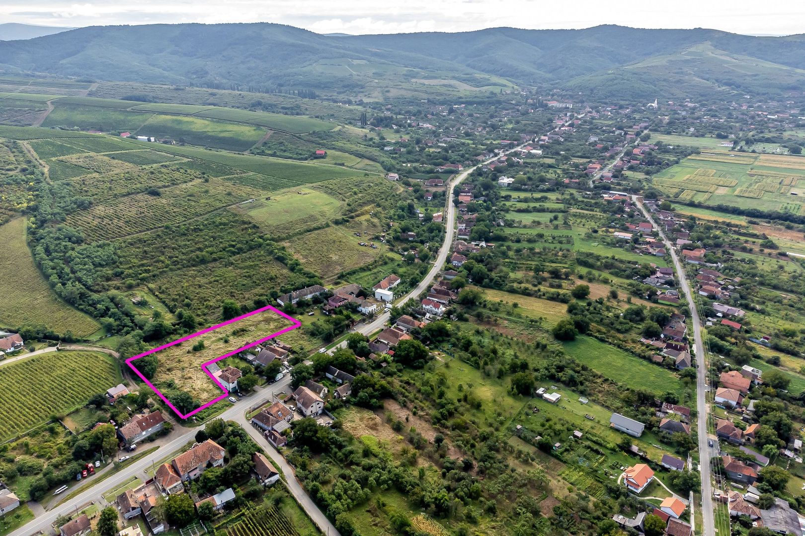 Teren de vis în Ghioroc! Stațiunea supranumită ”Litoralul Vestului” - Poză 5