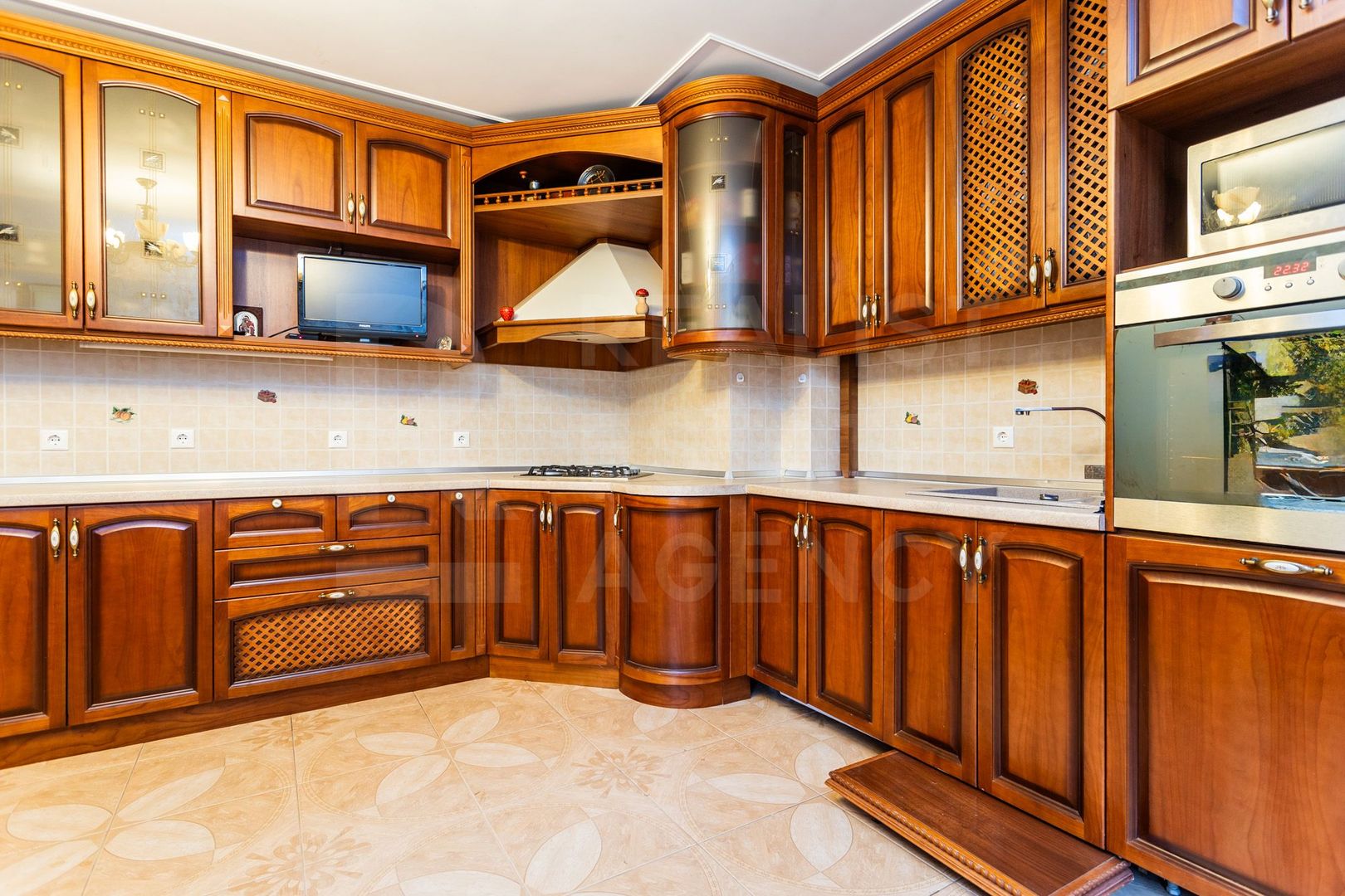 Vânzare, casă, 2 nivele, 6 camere, strada Luceafărul, Ciorescu - Poză 4