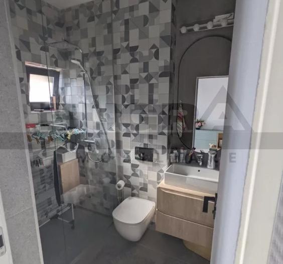Duplex la cheie, 4 camere,137 mp+258 mp teren, parcare, zona Macesului - Poză 9