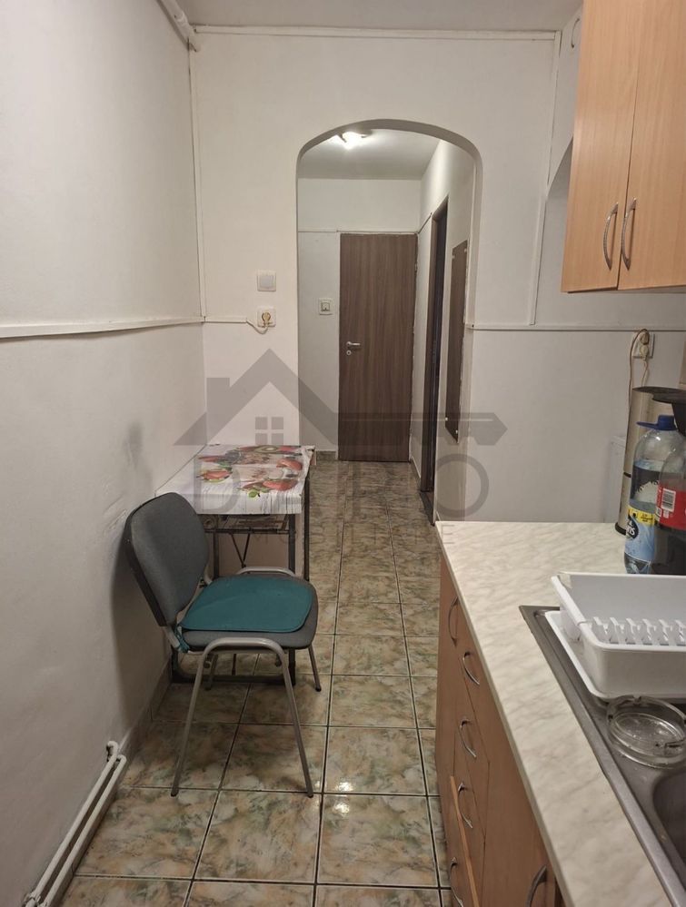 Vând apartament cu 3 camere zona Dâmbu Pietros aproape de bulevard . - Poză 8