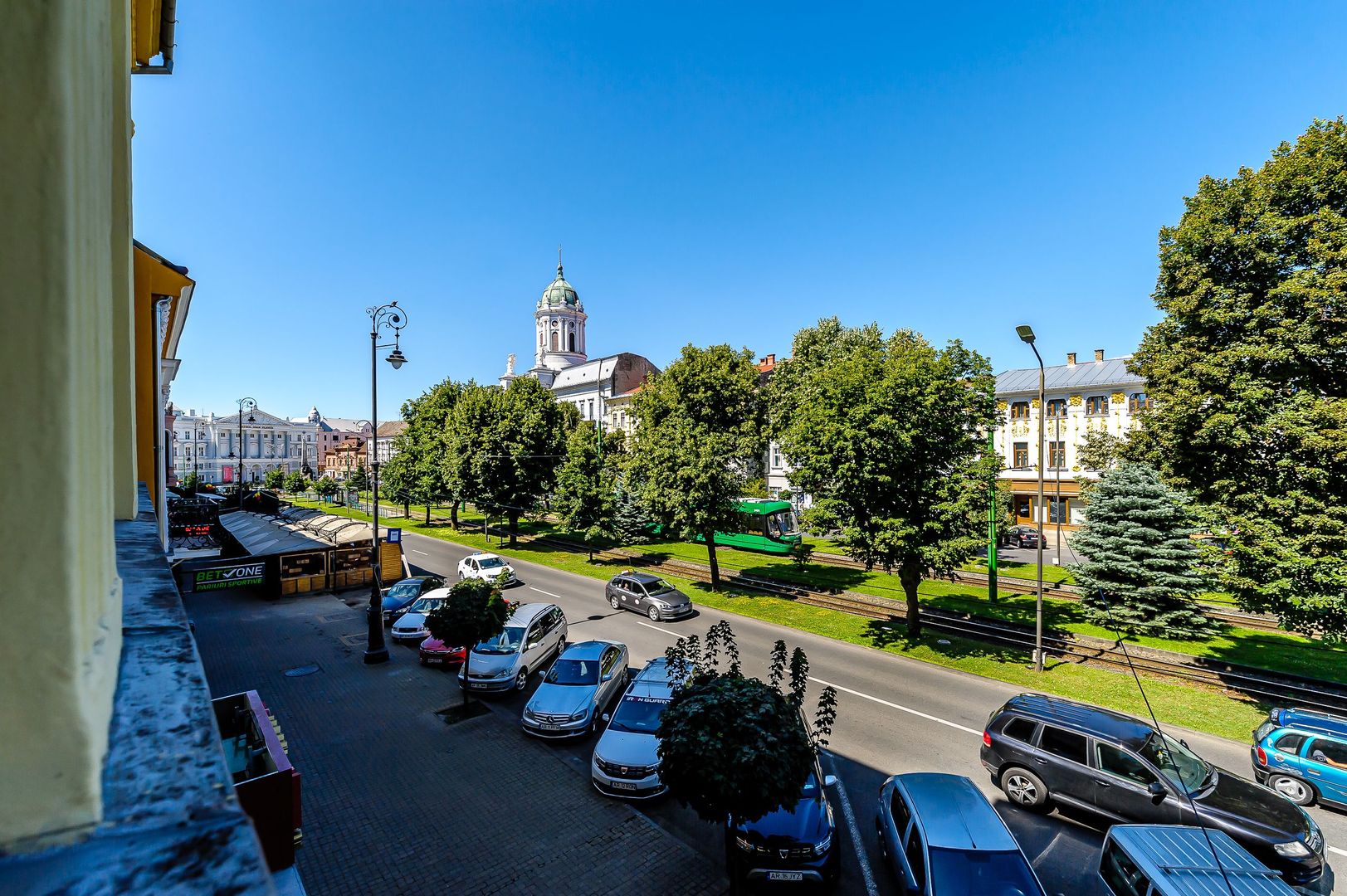 Apartament de vis, b-dul Revolutiei nr 83, Etajul 1. - Poză 1