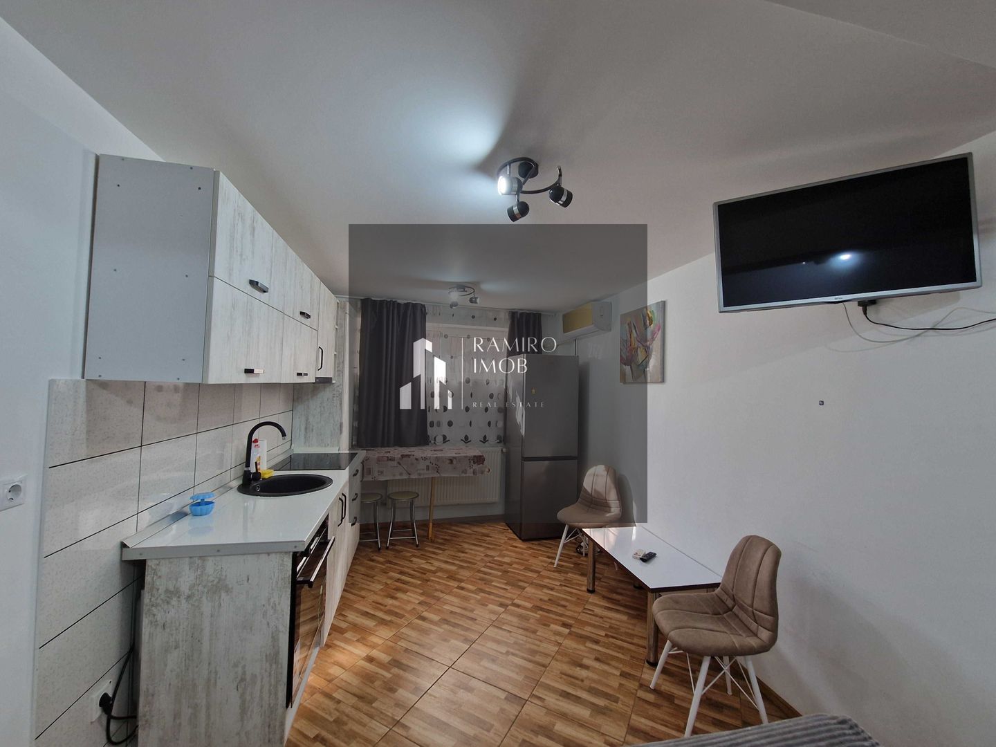 GARSONIERA 30MP, EROII REVOLUTIEI - Poză 2