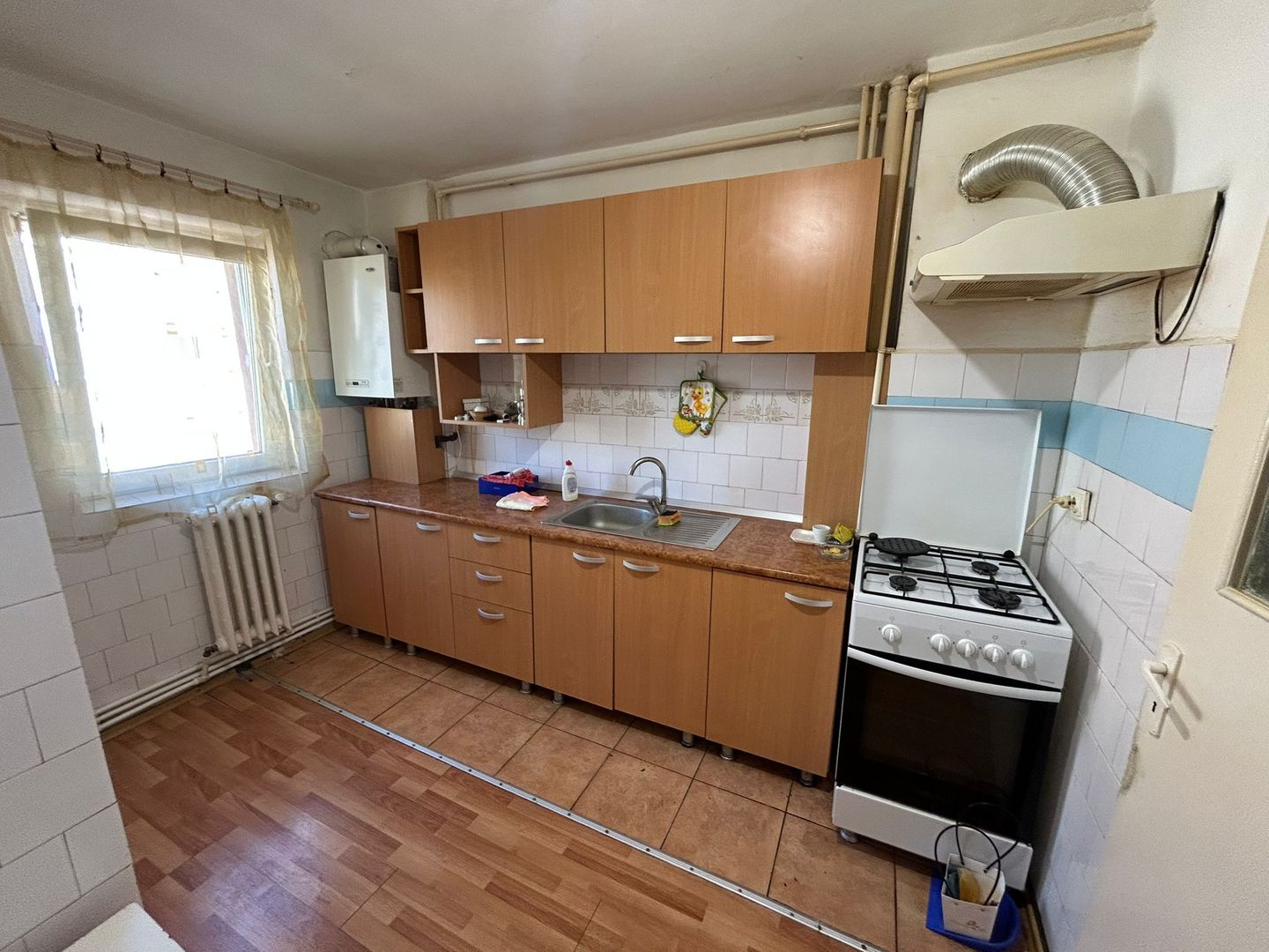 Apartament 3 camere, etaj 3 - zona Cetate - Poză 4