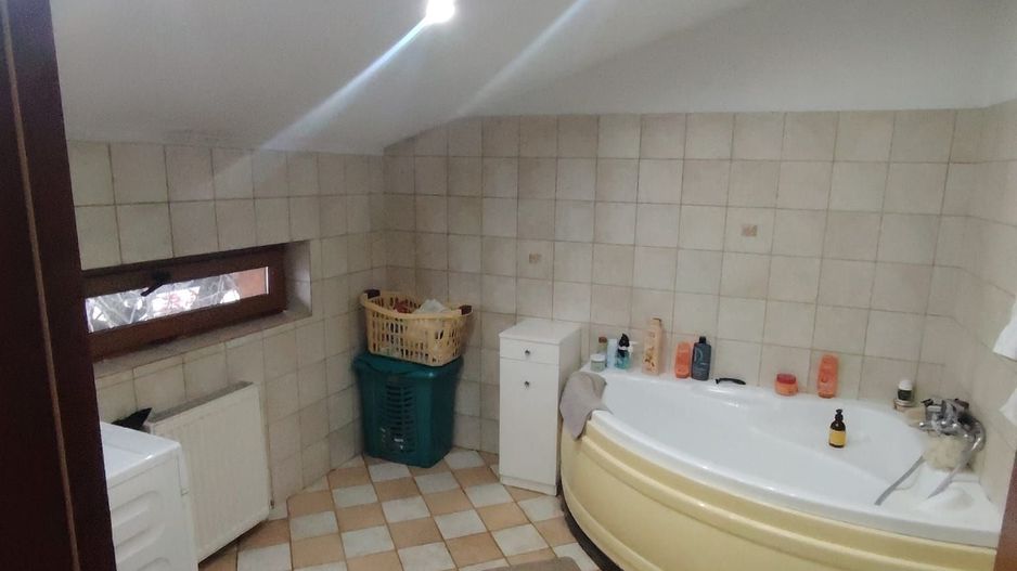 Vilă spațioasă P+1+M cu curte și garaj – Colentina - Poză 11