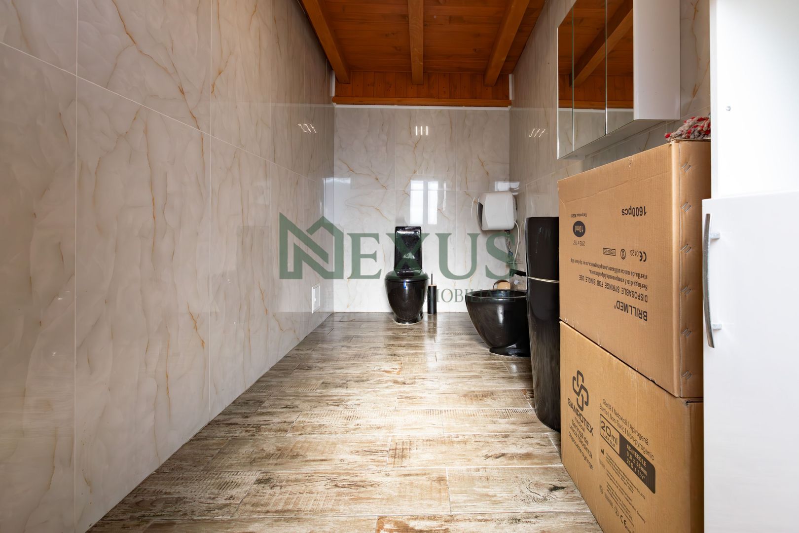 Casă/Vilă modernă de vânzare la intrare în Bogdan Vodă, județul Bacău. - Poză 14