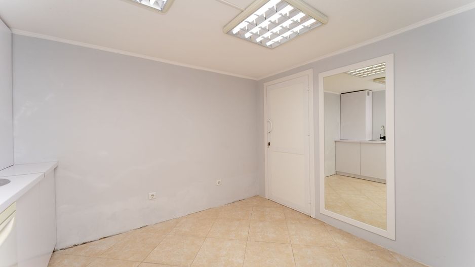 Spațiu comercial+apartament cu 3 camere Botanica Nicolae Zelinski 10/2 - Poză 4