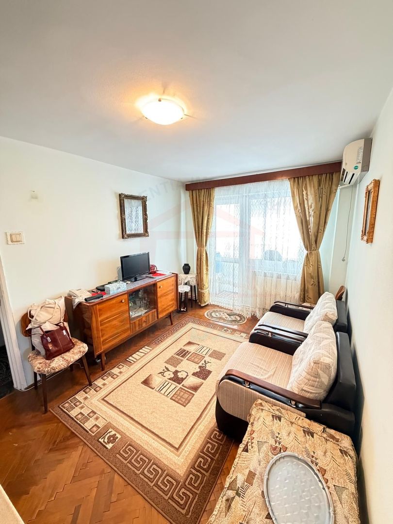Vanzare apartament cu 4 camere in Micro 13, etaj 3, pret 65 000 euro - Poză 12