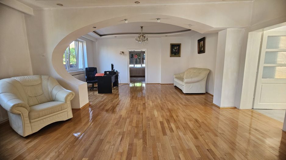 Casă individuală de închiriat – 4 camere, curte și terasă – Terezian - Poză 1