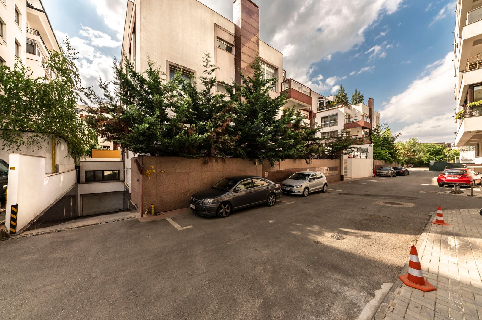 4 camere| semineu| piscina interioara | sauna | sala de sport| parcare - Poză 27