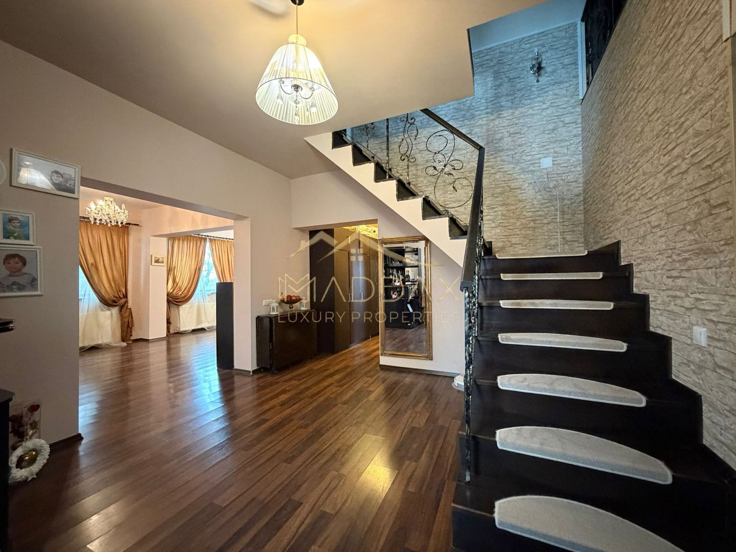 Vila spatioasa cu vedere spre lac Corbeanca - Poză 13