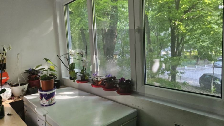 Apartament  3 camere etaj 1 decomandat Brancoveanu/2 loc parcare - Poză 10
