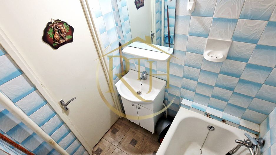 Inchiriez apartament cu 2 camere,clima centrala, zona Calea Sagului/ 300 euro. - Poză 20