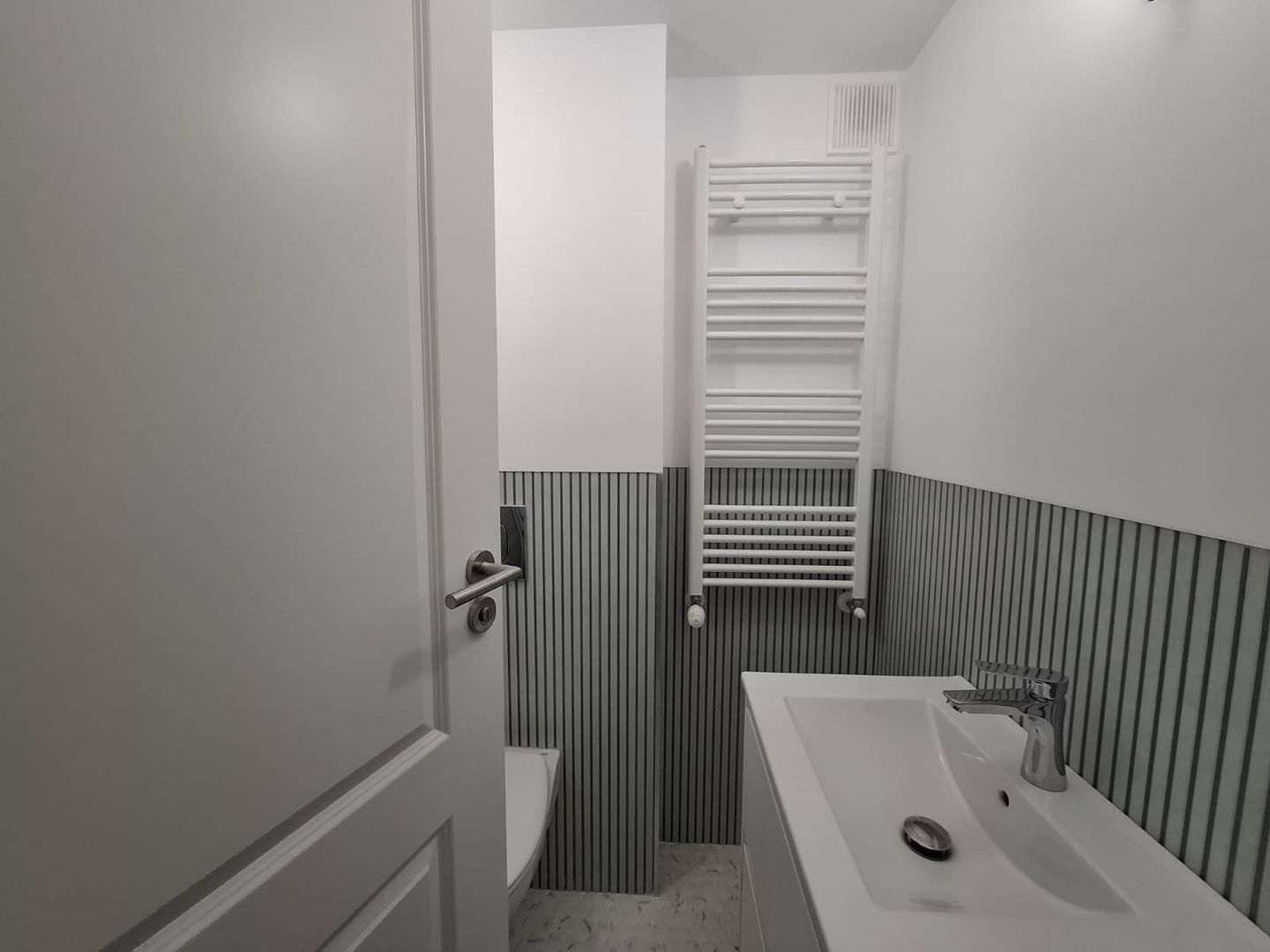 Apartament 4 Camere  in Vila , Centrala , Parcare , Totul Nou L352 - Poză 12