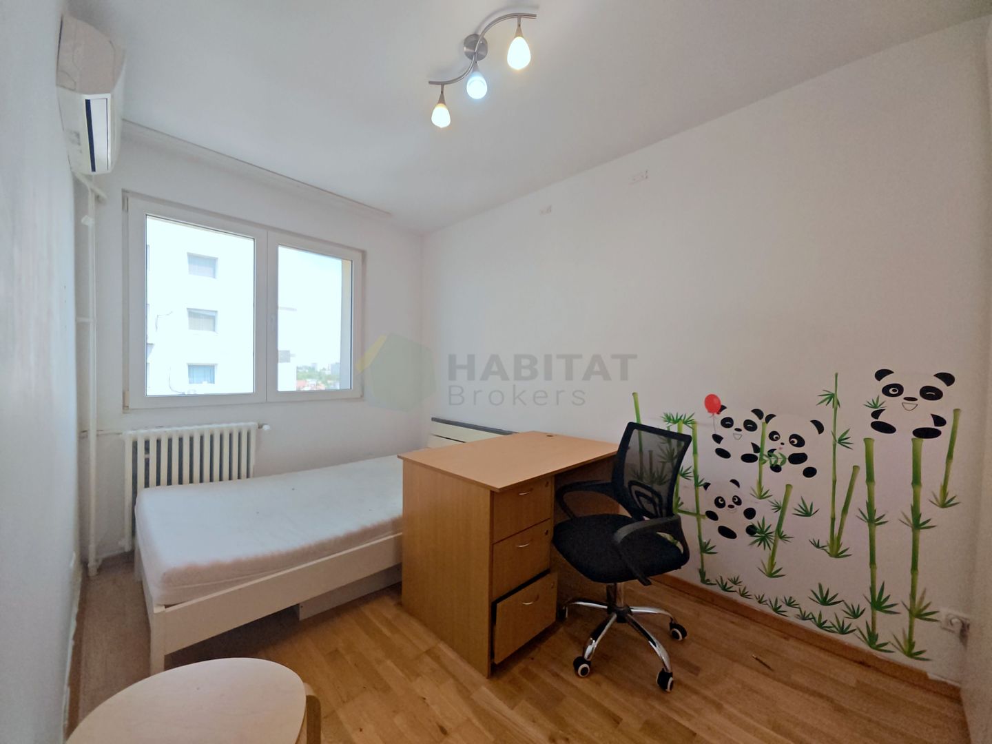 Apartament cu trei camere in inima cartierului Titan - Poză 4